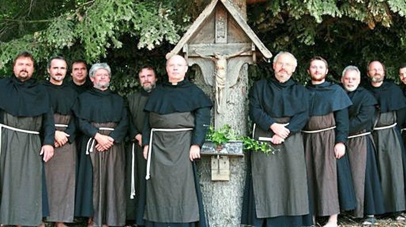 Das bisher größte Event des Lallinger Waldvereins: Die Guntherfestspiele im Jahr 2008, hier im Bild die Mönche des Freilichtspiels.