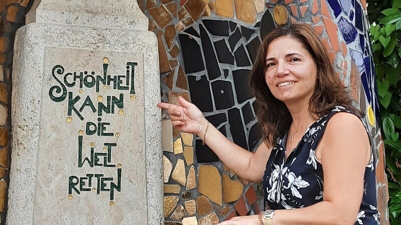Der am Hundertwasser-Areal in Abensberg angebrachte Spruch faszinierte Fadime Yilmaz.