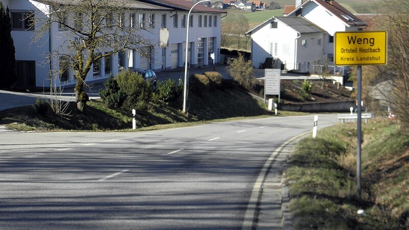 In Hinzlbach soll der Gehweg an der Staatsstraße 2141 verlängert werden.