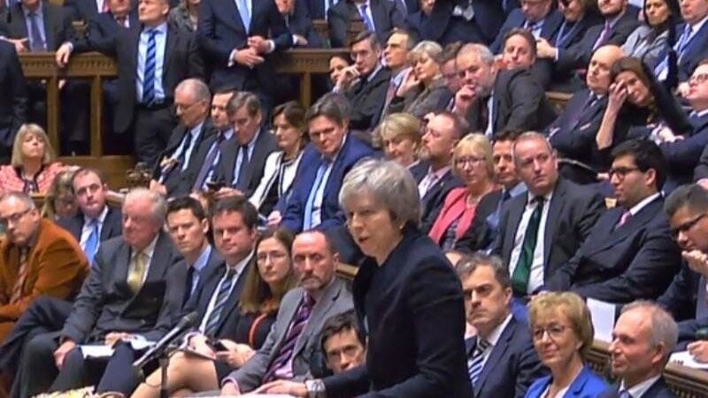 Premierministerin Theresa May spricht zum Abschluss der Debatte vor der Abstimmung über ihre Brexit-Vereinbarung.