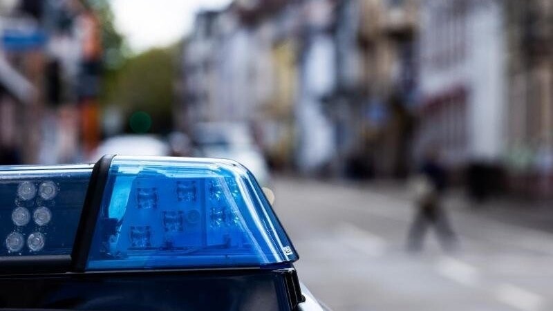 Die Polizei zieht nach Versammlungen am Montagabend in Niederbayern Bilanz (Symbolbild).