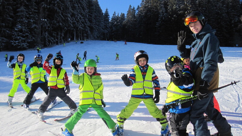 Bei optimalen Bedingungen konnten die Kinder und Jugendlichen ihre ersten Erfahrungen auf Skiern sammeln.