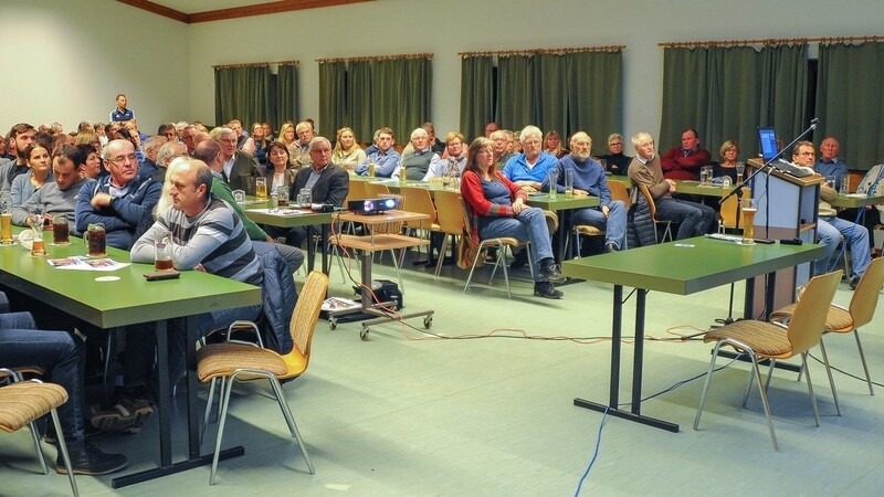 Rund 150 Bürger verfolgten am Donnerstag im Rahmen der Bürgerversammlung im TSV-Sportheim die Ausführungen von Bürgermeister Ludwig Greimel und stellten anschließend Fragen zum Gemeindegeschehen.