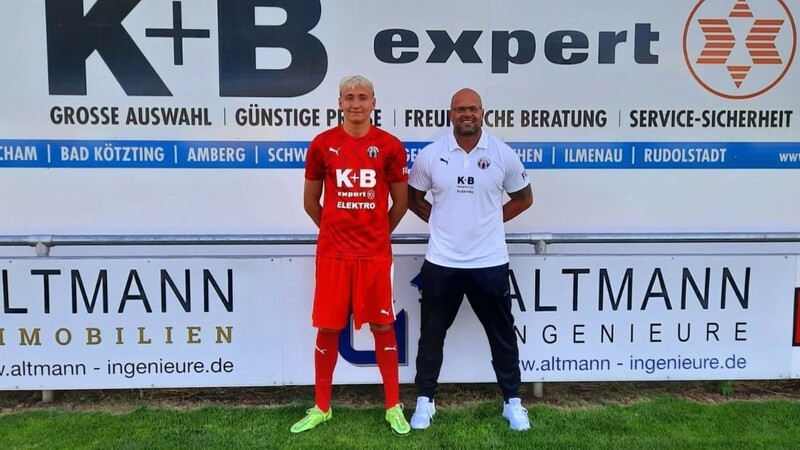 "Wir beobachten ihn schon seit geraumer Zeit", sagt Chams Sportlicher Leiter Jürgen Kreipl (r.) über ASV-Neuzugang Maximilian Bauer.