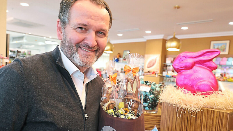 "Bald ist Ostern, auch in Zeiten von Corona sollen sich Kinder über ein gefülltes Osternest freuen dürfen", sagt Olaf Minet, der Inhaber des "Chocolat" in der Neustadt.
