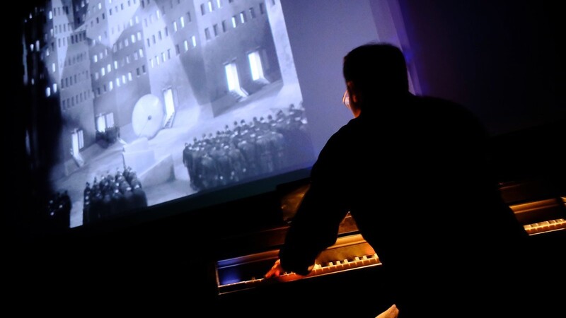 Der Stummfilmklassiker Metropolis wurde mit Klaviermusik bei Utopia uim Citydom präsentiert.