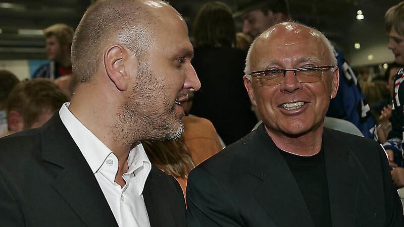 Jürgen Pfundtner (links) hatte ein Netzwerk hinter sich mit großen Namen wie dem Unternehmer Ludwig Stoffel (rechts). (Foto: EishockeyNews)