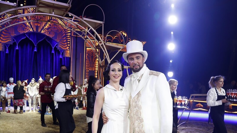 Glamouröses Paar und glückliche Eltern: Die Direktoren des Circus-Krone, Jana Mandana Lacey-Krone und Martin Lacey nach einer Premiere.