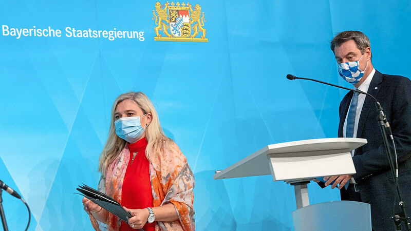 Ministerpräsident Markus Söder räumt nach dem Testdebakel Fehler ein. Gesundheitsministerin Melanie Huml spricht er aber das Vertrauen aus.