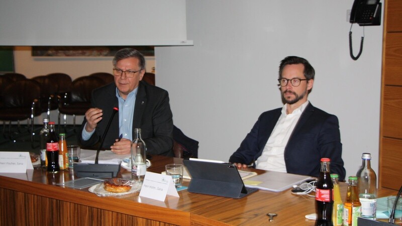 Die Sana-Vertreter Geschäftsführer Klaus Fischer (links) und Regionalbeauftragter Sebastian Holm.