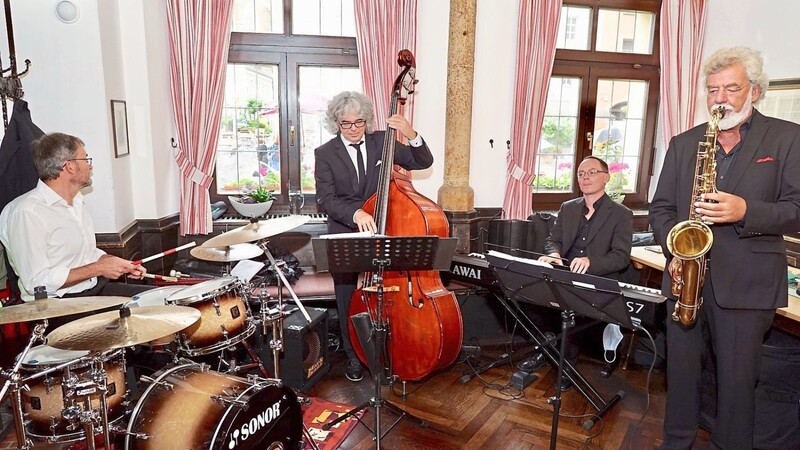 Bee-Bee Schneider und das Sven-Ochsenbauer-Quartett spielten vor vollem Haus im Seethaler.