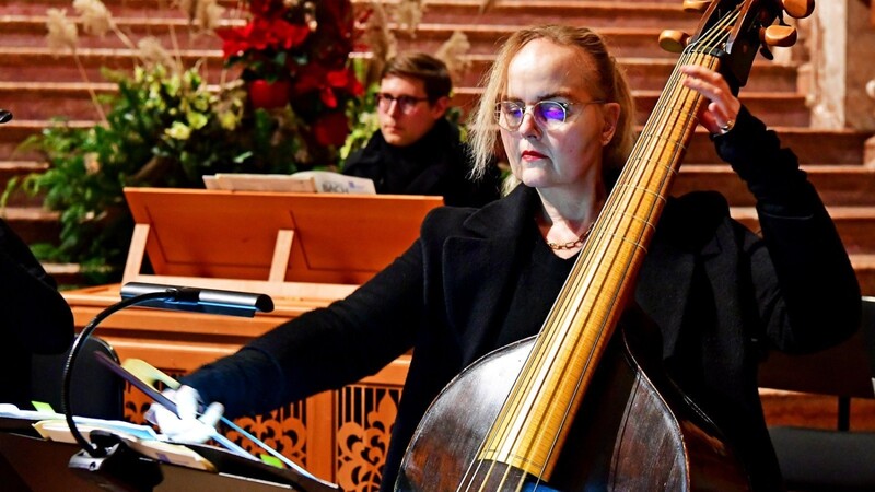 Sabina Lehrmann, Expertin auf der Violone, entlockte ihrem Instrument sogar Pferdegetrappel.