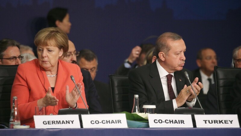 Kanzlerin Angela Merkel sieht derzeit keine Möglichkeit, dass die EU-Visafreiheit für Türken zum 1. Juli kommen kann.