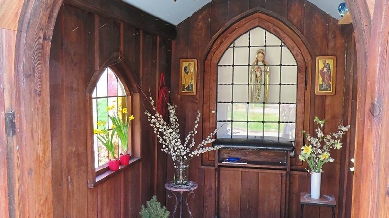 Normalerweise schmückt das Innere der Kapelle zahlreiche Votivtafeln und Hinterglasbilder. Sie wurden vergangene Woche gestohlen.