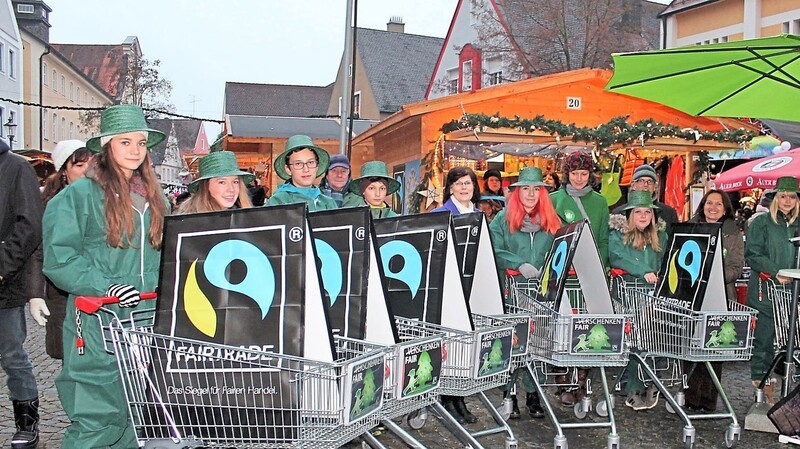 Für faires Einkaufen hat die Mainburger Fair-Trade-Steuerungsgruppe schon im vergangenen Jahr beim Christkindlmarkt eindrucksvoll geworben.