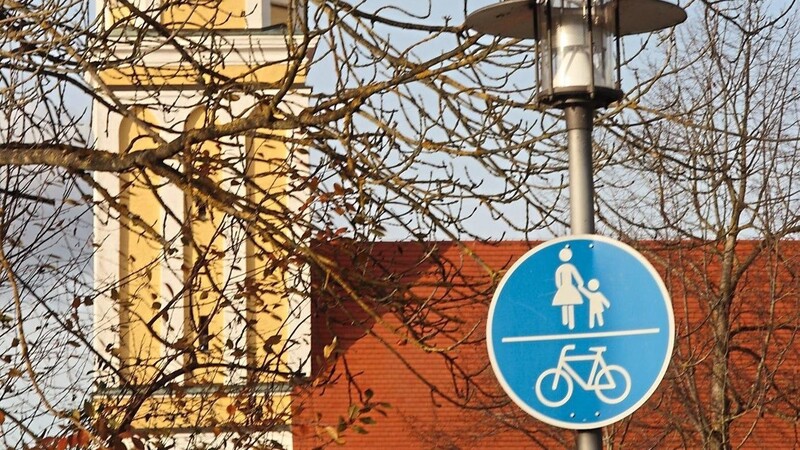 Ein Geh- und Radweg soll von der Bergstadt aus ins benachbarte Ganacker führen. Der Stadtrat hat am Montag beschlossen, dass sich die Stadt an der Errichtung beteiligt.