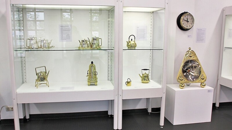 Golden und glänzend ist die Ausstellung "Schimmernde Schönheiten" des Handwerksmuseums.