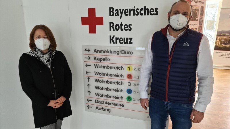 Pflegedienstleiterin Elisabeth Nachreiner und Heimleiter Stefan Hupf (rechts) haben mit ihren Kollegen fordernde Wochen hinter sich gebracht. Es werde noch eine Weile dauern, bis die Zeit ganz aufgearbeitet ist.