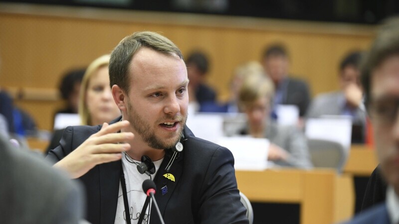 "Die Vertragsverletzungsverfahren über den EuGH dauern zu lange", kritisiert der Grünen-Europaabgeordnete Daniel Freund.