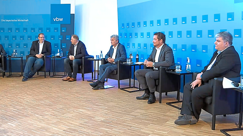 Die Diskussionsrunde (von links) Johann Götz (Arbeitsagentur Regensburg), Ulrich Lechte (FDP), Peter Aumer (CSU), Moderator Bertram Brossardt (VBW), Uli Grötsch (SPD) und Stefan Schmidt (Grüne).