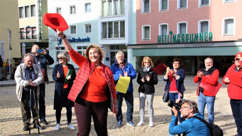 Stadt- und Kreisrätin Claudia Zimmermann hat den sprichwörtlichen Hut tatsächlich in den Ring der Bürgermeisterkandidatur.