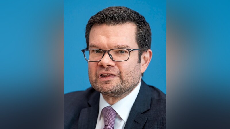 FDP-Parlamentsgeschäftsführer Marco Buschmann wirft der großen Koalition "politische Selbstbedienung" vor.