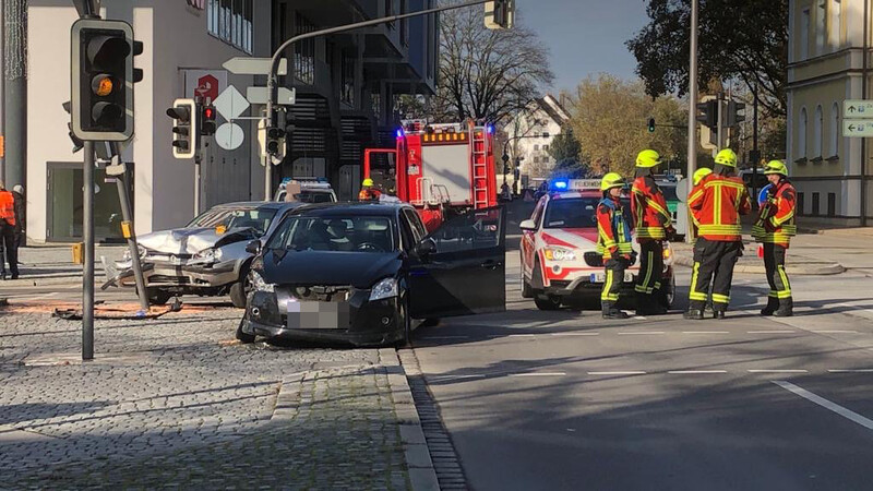 Unfall am Donnerstagmittag beim CCL in Landshut. Dabei wurden drei Menschen verletzt.