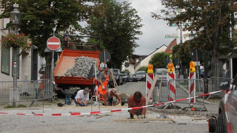 Insgesamt rund drei Wochen lang bleibt ein Abschnitt der Marktstraße für Sanierungsarbeiten gesperrt.