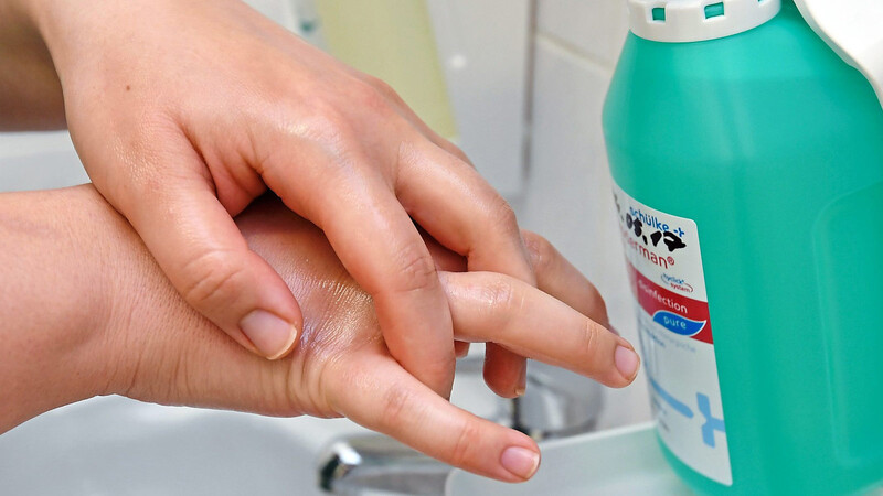 Die Händedesinfektion ist die wirksamste Maßnahme zur Vermeidung der Übertragung von Infektionserregern.