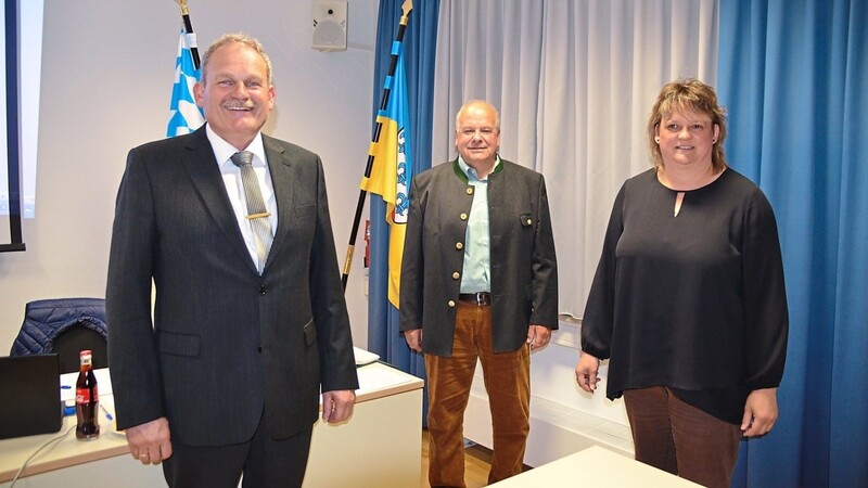 Bürgermeister Toni Schmid mit seinen beiden Vertretern Raimund Froschhammer und Sandra Schindlbeck (v.l.).