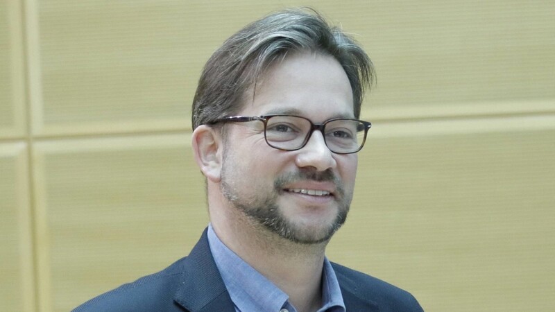 Parlamentarischer Staatssekretär Florian Pronold überreichte am Donnerstag Klimaschutz-Zertifikate für Landshut, Plattling und Metten.