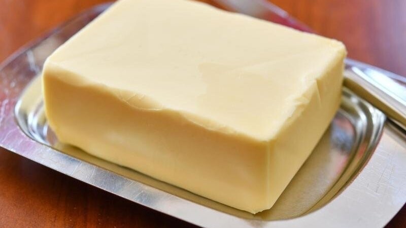 Die Sennereigenossenschaft Hatzenstädt ruft eine Charge ihrer Butter zurück. (Symbolbild)