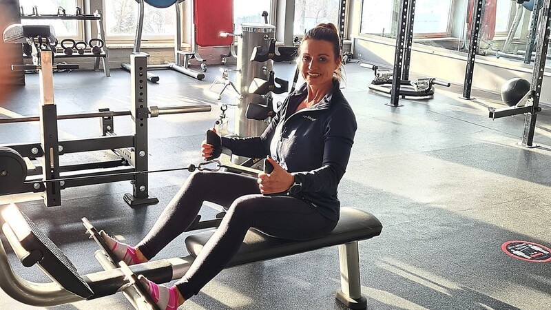 Trainerin Tanja Steiger trainiert alleine auf weiter Flur, um sich fit zu halten.