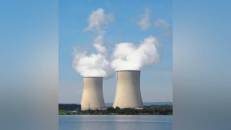 Am Reaktor des Atomkraftwerks Cattenom im französischen Lothringen sind Risse in Rohrleitungen entdeckt worden.