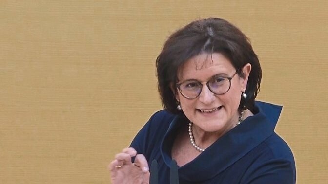 Auch der Betrieb im Bayerischen Landtag hat sich verändert. Für Abgeordnete Petra Loibl bedeutet das, dass sie momentan vor allem zu Hause arbeitet.