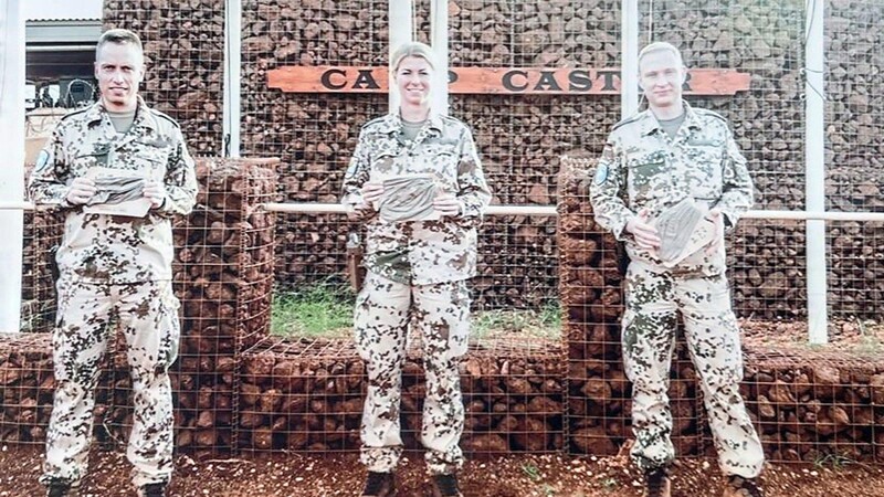 Mit einem Foto bedanken sich die Soldaten für ihr Präsent aus der Heimat.