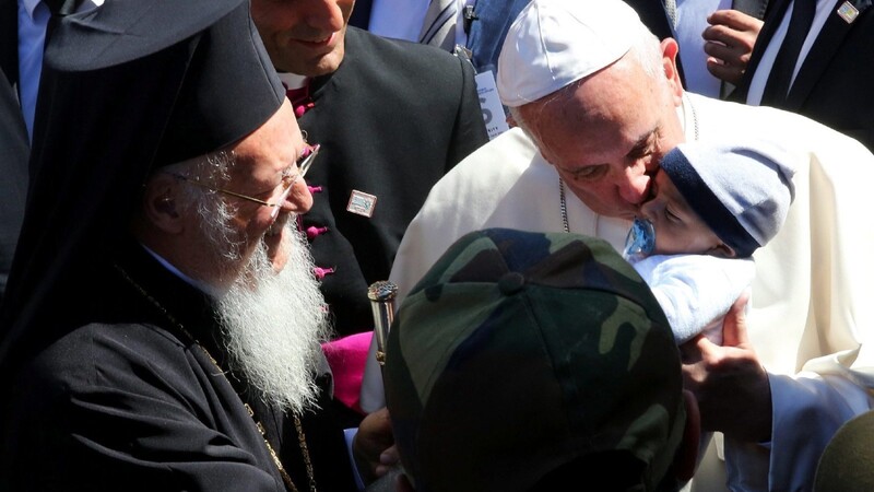 Papst Franziskus hat am Samstag die Flüchtlinge auf der griechischen Insel Lesbos besucht.