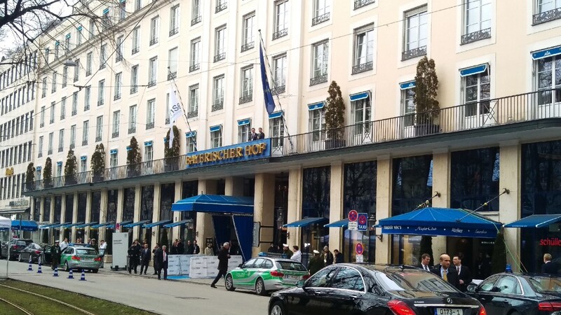 Der Tagungsort der Sicherheitskonferenz, das Hotel Bayerischer Hof in München