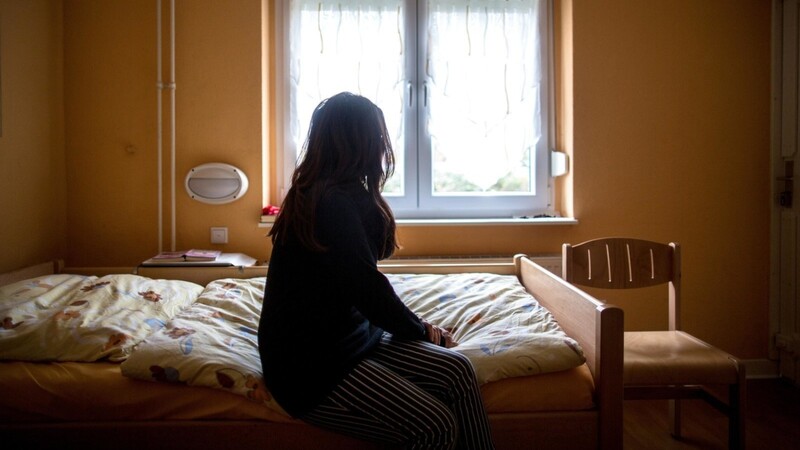 Frauenhäuser bieten Schutz vor häuslicher Gewalt. Im Landkreis Regen gibt es keines, doch stehen drei sogenannte Fluchtorte zur Verfügung. Die Zahl der betroffenen Frauen steigt kontinuierlich.