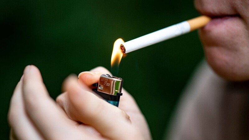 Wenn sie im Stress sind, greifen Raucher oft und gern zur Zigarette.