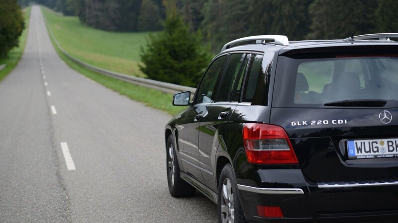 Das Kraftfahrt-Bundesamt (KBA) hat am 21. Juni einen amtlichen Rückruf von rund 60.000 Dieselautos des Modells Mercedes-Benz GLK 220 CDI angeordnet. (Symbolbild)