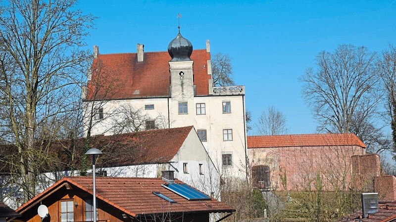 Vor acht Jahren hat die Stadt das Schloss in Teisbach gekauft. Die künftige Nutzung ist noch völlig offen.