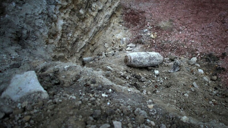 In Neutraubling ist am Donnerstagnachmittag eine kleine Splitterbombe entdeckt worden. Sie wurde kontrolliert gesprengt. (Symbolbild)