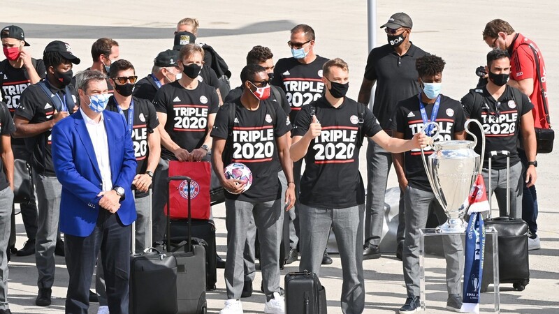 Die frisch gebackenen Champions League-Sieger des FC Bayern München wurden am Montagnachmittag auf dem Münchner Flughafen von Bayerns Ministerpräsident Markus Söder in Empfang genommen.