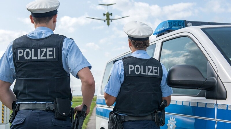 Bundespolizisten am Flughafen München decken Tag für Tag Schleusungen auf - dieser Fall war für sie aber trotzdem ein Novum. (Symbolbild)