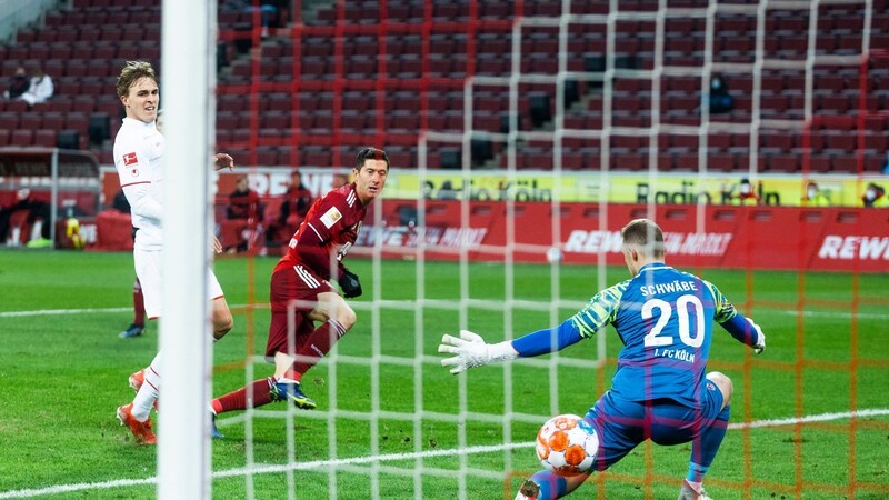"Lewy" macht den Deckel drauf: Der Pole erzielt beim Sieg des FC Bayern in Köln den 4:0-Endstand. Mit drei Treffern avancierte der Star-Stürmer der Münchner in der Rhein-Metropole zum Matchwinner.