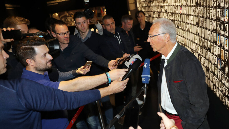 Ex-Präsident des FC Bayern: Franz Beckenbauer (re.).