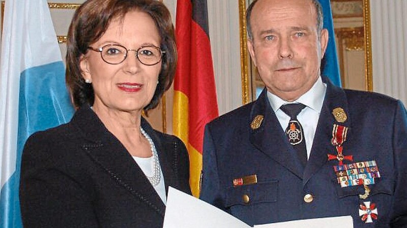 Max Muhr ist im Alter von 70 Jahren gestorben. Für sein Engagement erhielt er unter anderem von Emilia Müller das Bundesverdienstkreuz verliehen.