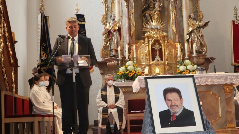 Bürgermeister Peter Forstner würdigte beim Trauergottesdienst die Verdienste seines verstorbenen Vorgängers.