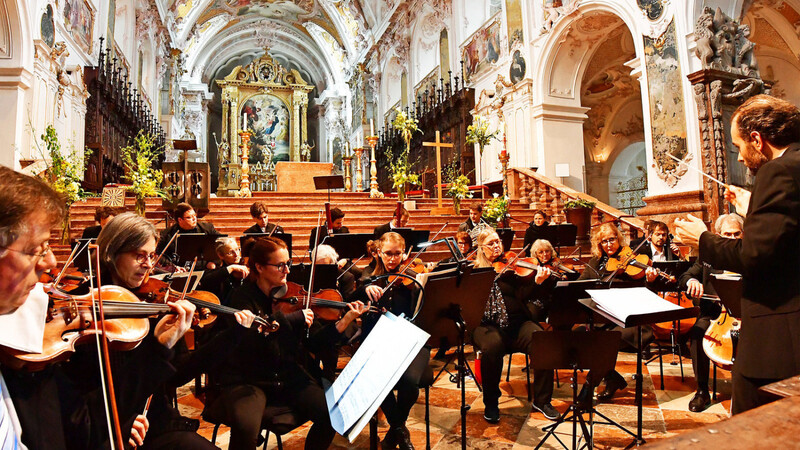 Unter der Leitung von Dommusikdirektor Matthias Egger spielte das Domorchester Werke von Bach, Marcello, Mozart und Pärt.